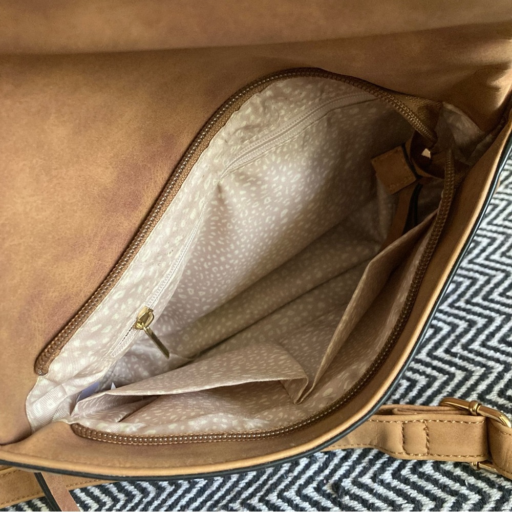 Crossbody / Shoulder back with extendable bottom - Picture 5 of 7